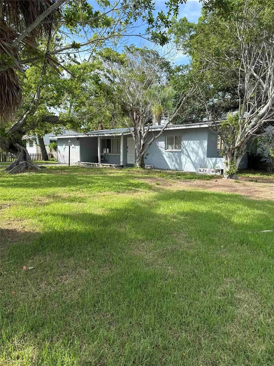 Single Family Residence at 7011 HIBISCUS AVE S, SOUTH PASADENA, photo 12 of 15