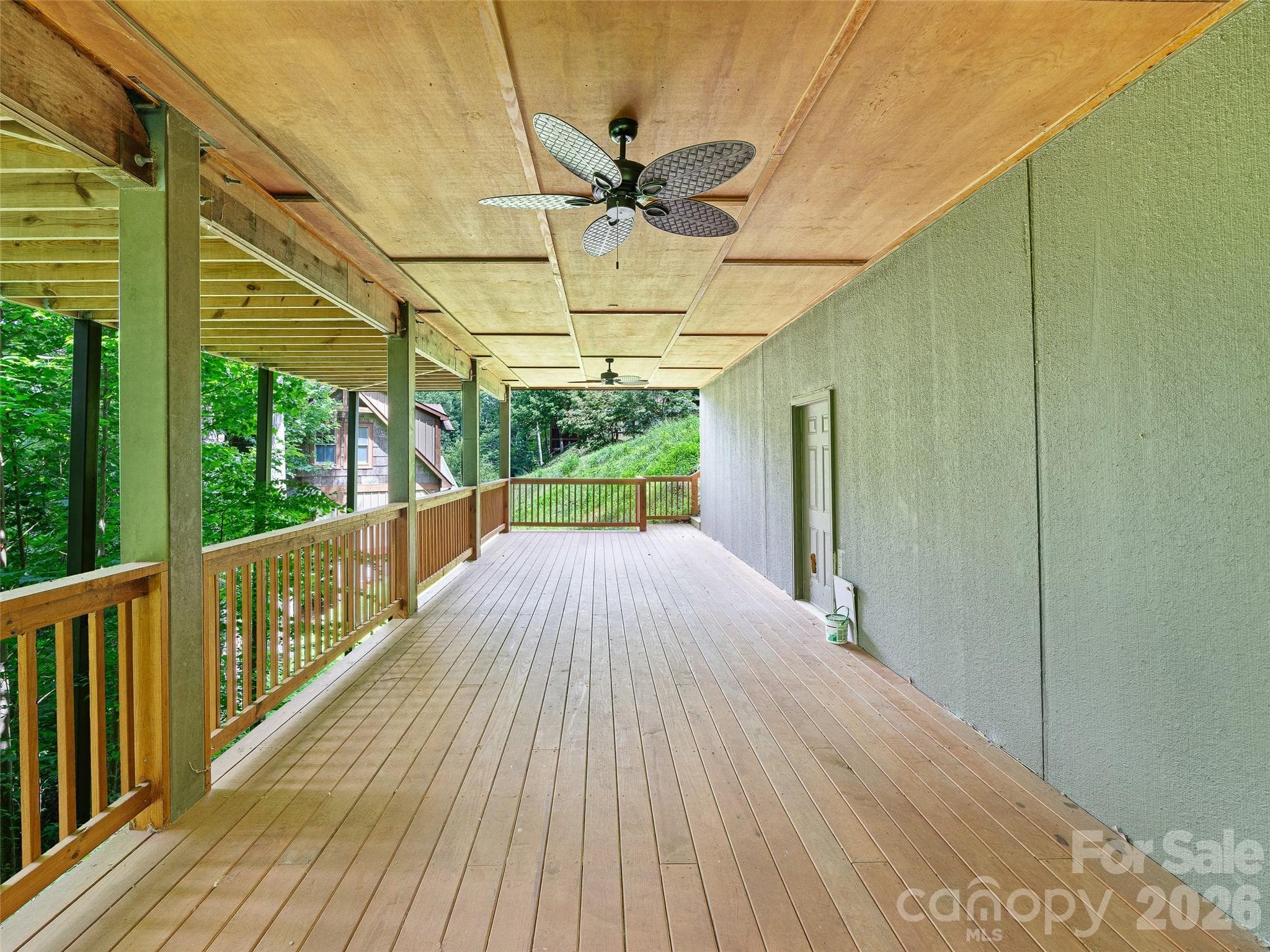 LOWER-LEVEL DECK - Burnsville