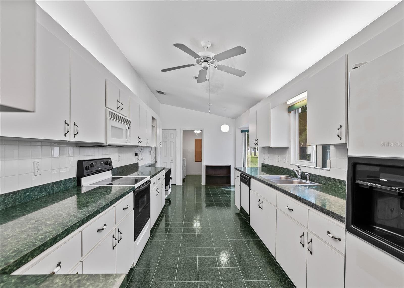 Single Family Residence at 13740 SE 86TH TER, SUMMERFIELD, photo 13 of 29