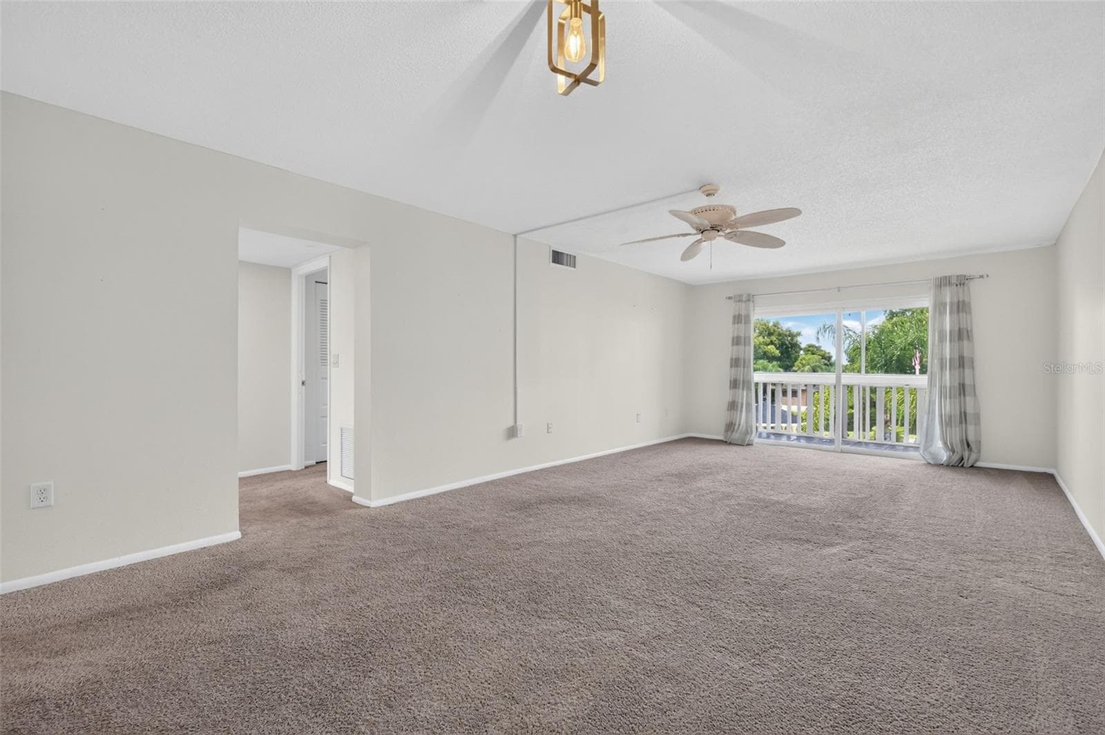Living Room - 101 N GRANDVIEW ST #203, MOUNT DORA