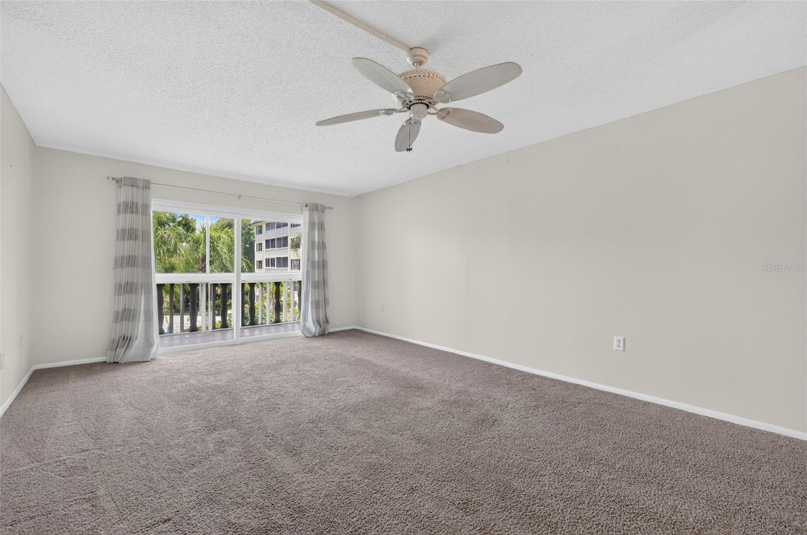 Living room - 101 N GRANDVIEW ST #203, MOUNT DORA