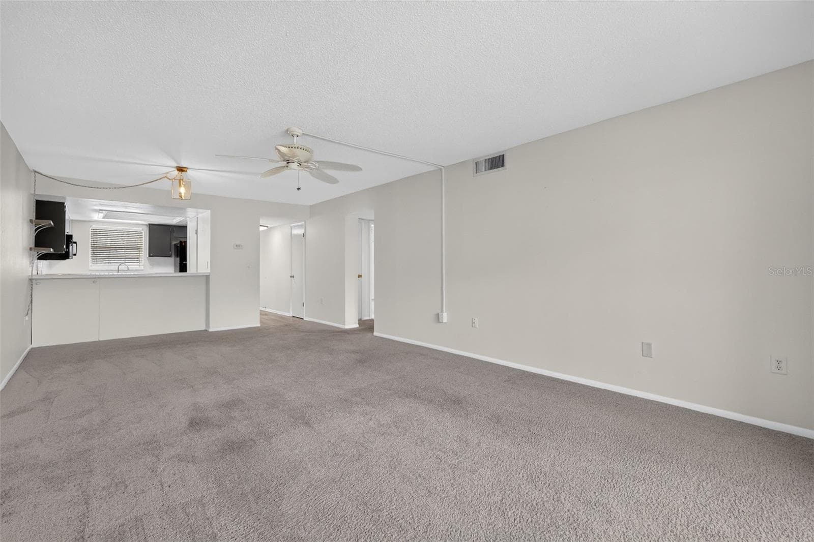 Living room/dining room - 101 N GRANDVIEW ST #203, MOUNT DORA