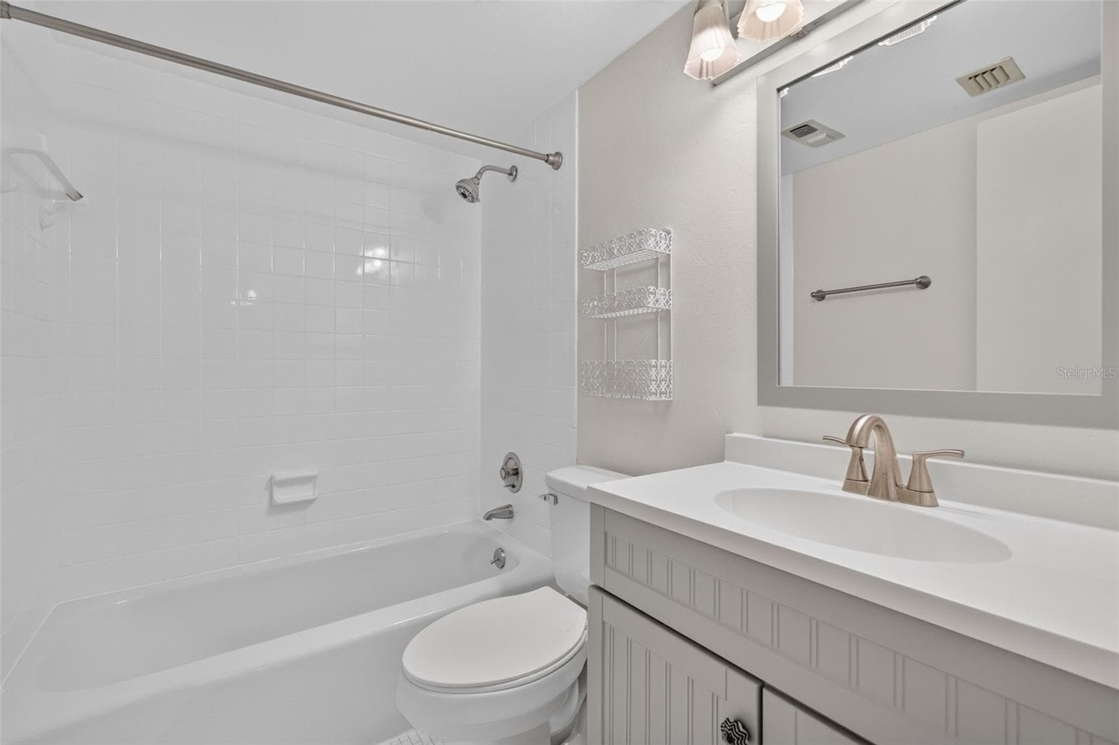 Guest Bathroom - 101 N GRANDVIEW ST #203, MOUNT DORA
