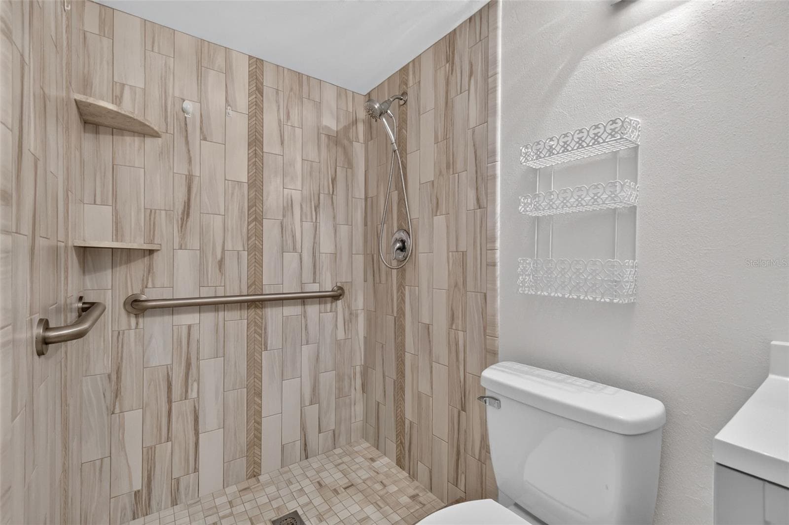 Primary Bathroom - 101 N GRANDVIEW ST #203, MOUNT DORA
