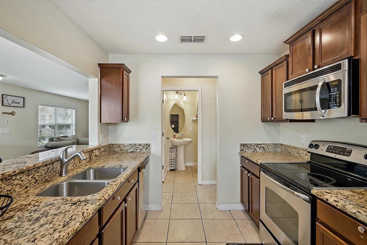 Townhouse at 450 CARINA CIR, SANFORD, photo 5 of 20