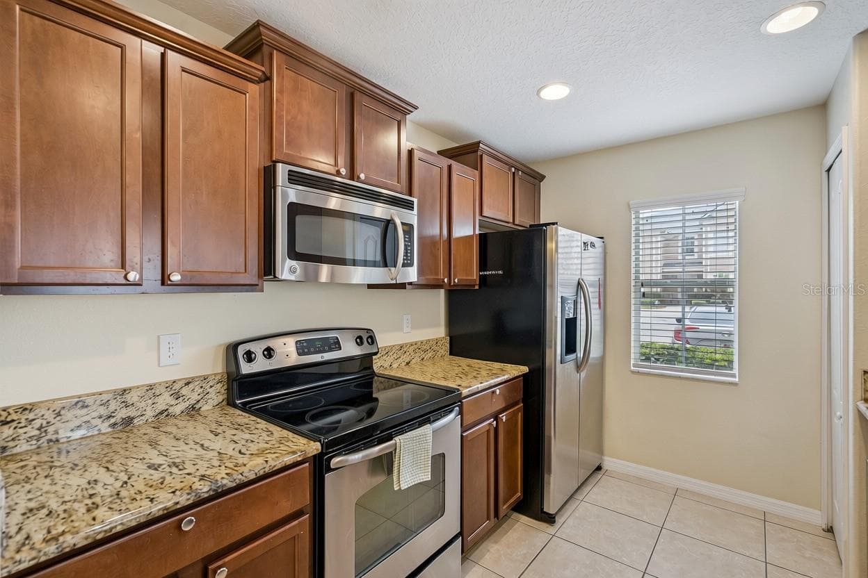Townhouse at 450 CARINA CIR, SANFORD, photo 12 of 20