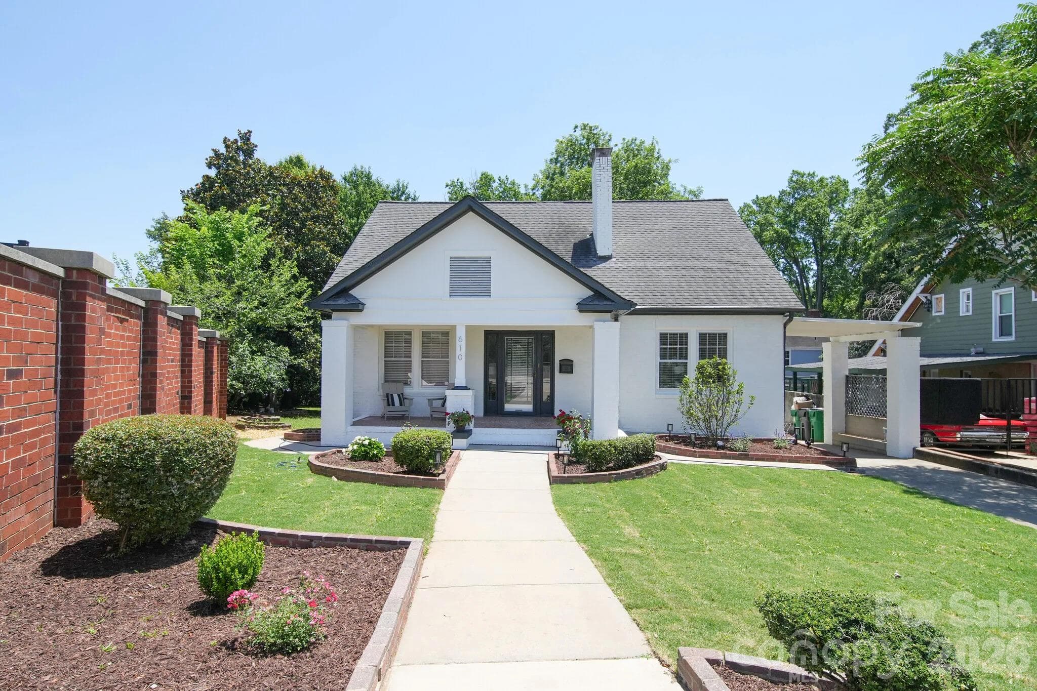 610 Hawthorne Lane