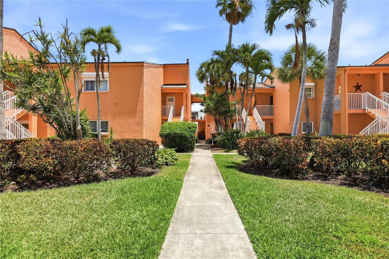 Condominium at 7400 SUNSHINE SKYWAY LN S #111, ST PETERSBURG, photo 6 of 38