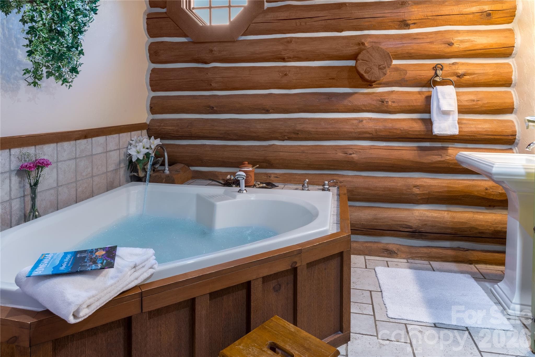 Gooseberry Room Bathroom - 135 Potato Branch Road, Leicester