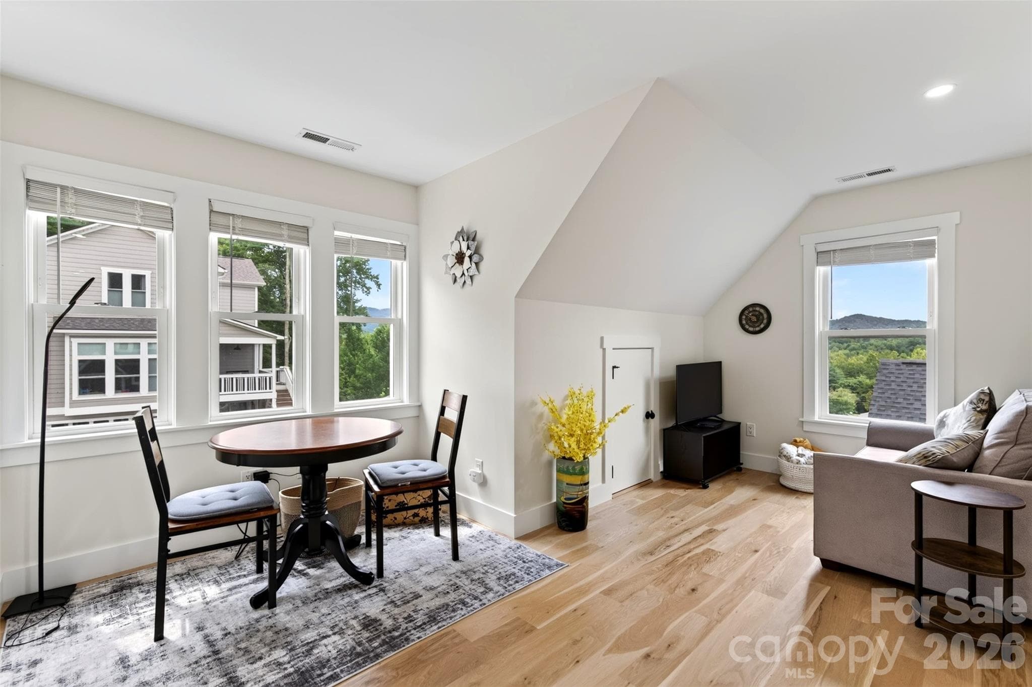 Upper Level Loft with Beautiful Mountain Views! - 310 Magnolia Ridge Road, Swannanoa