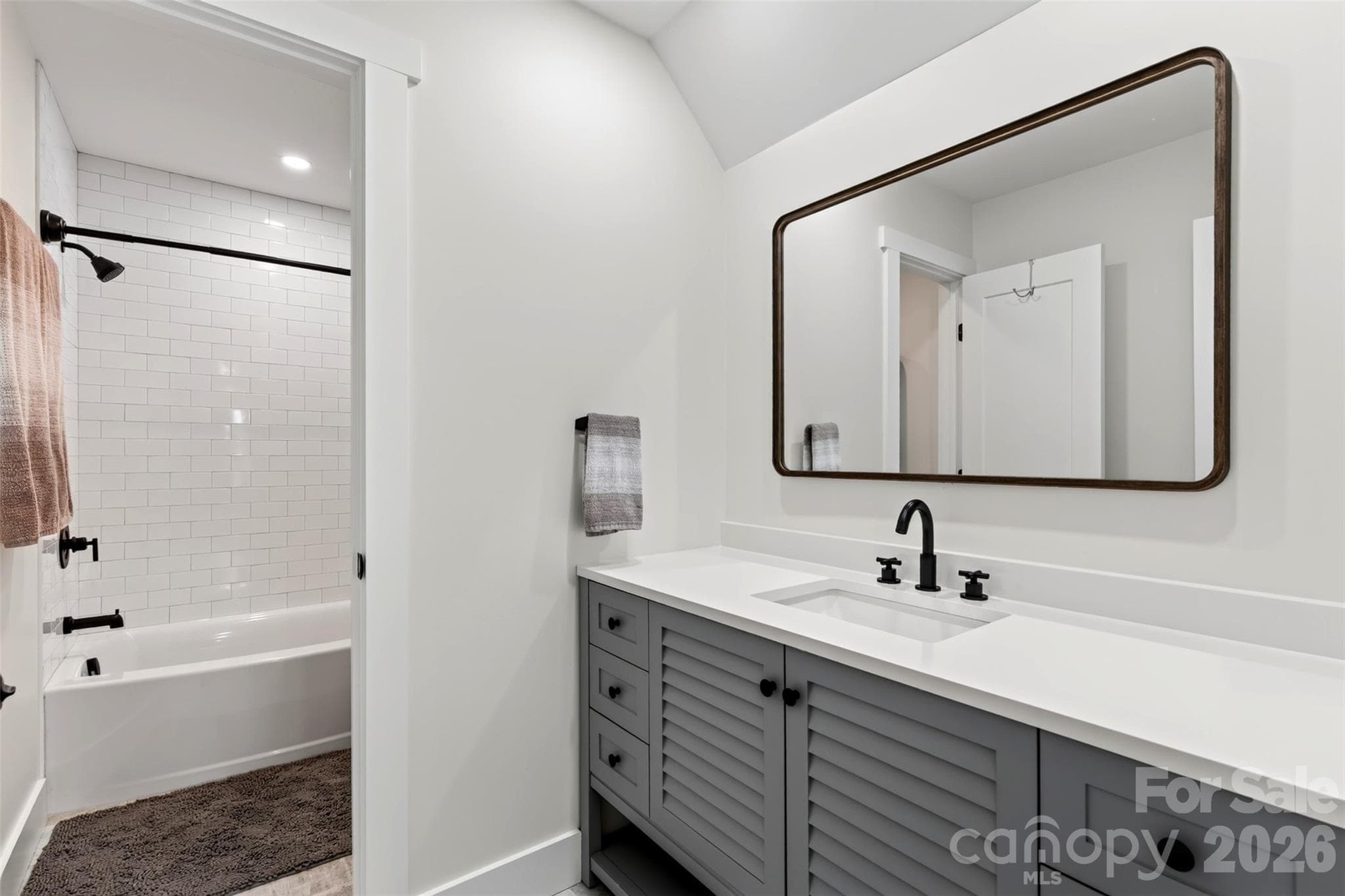 Upper Level Bath - 310 Magnolia Ridge Road, Swannanoa