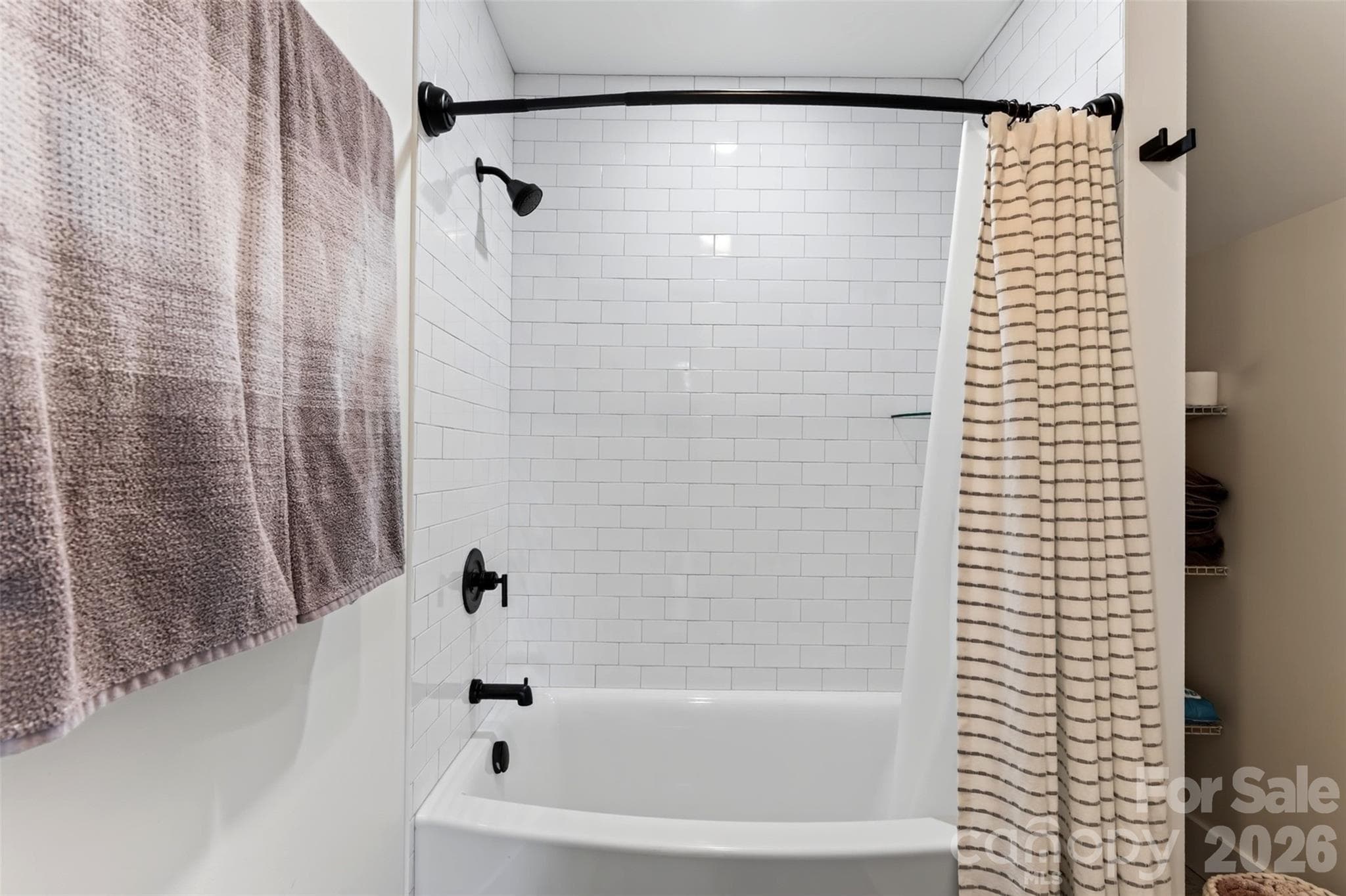 Upper Level Bath - 310 Magnolia Ridge Road, Swannanoa