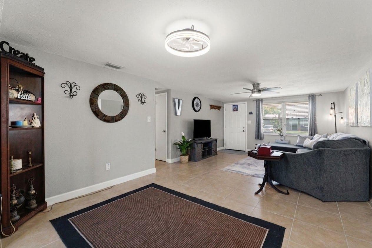 Single Family Residence at 9135 HERMITAGE LN, PORT RICHEY, photo 6 of 33