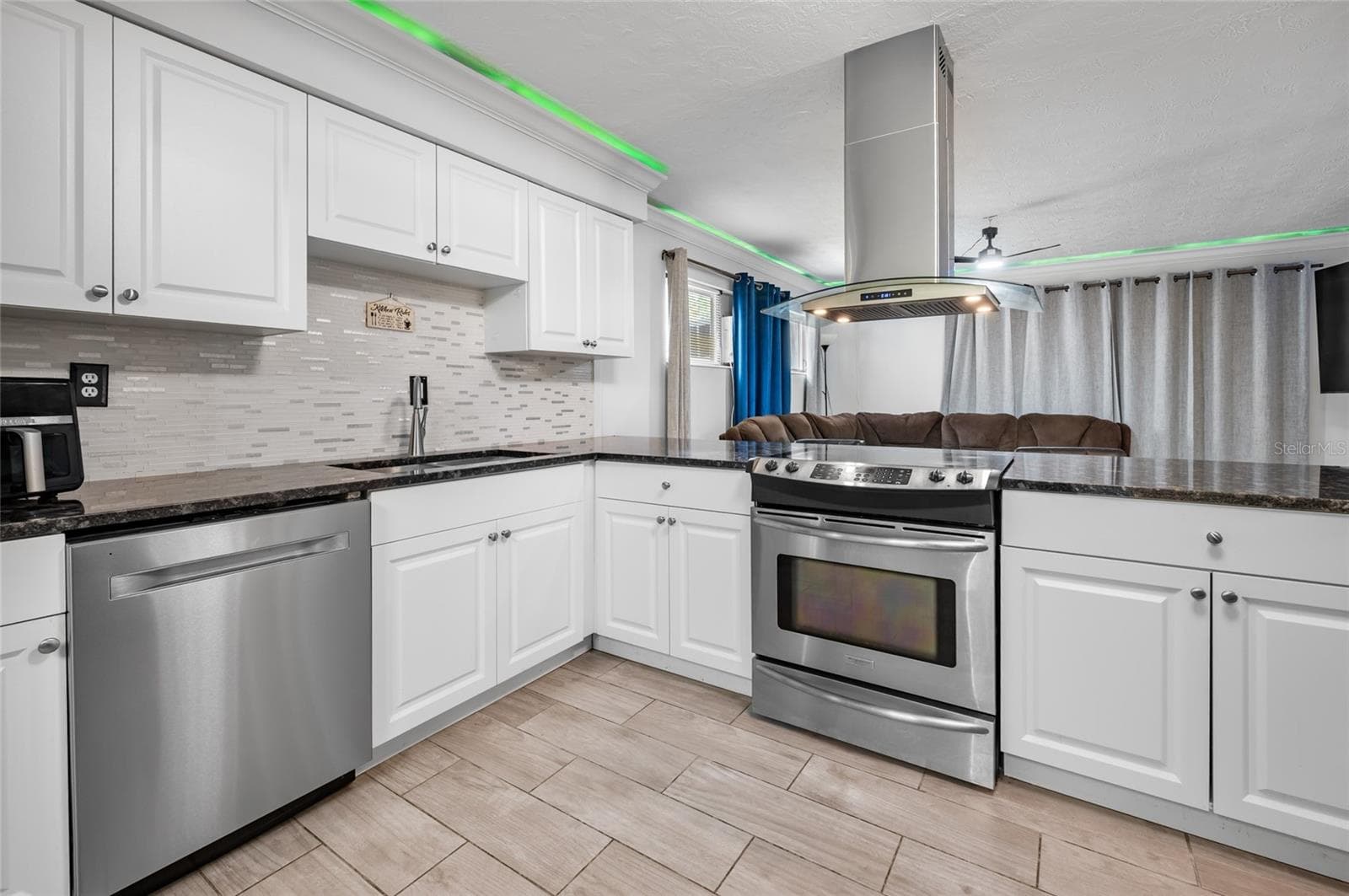 Modern updated kitchen - 340 TIMBRUCE LN NW, PORT CHARLOTTE