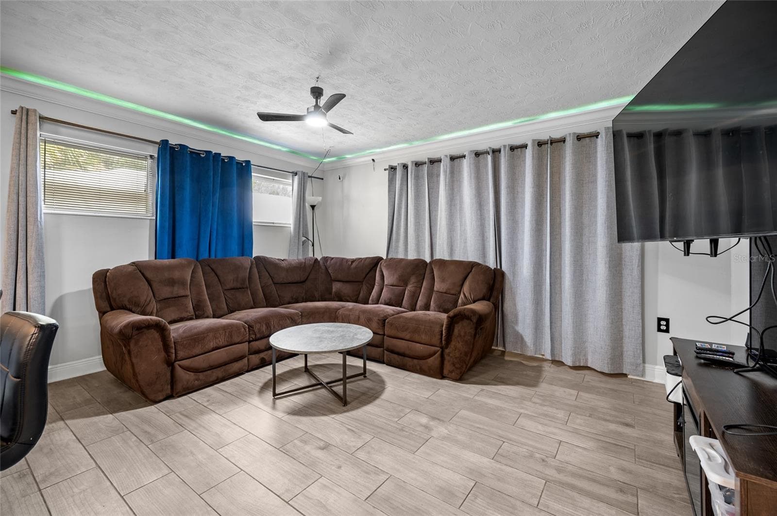 Generous living room - 340 TIMBRUCE LN NW, PORT CHARLOTTE