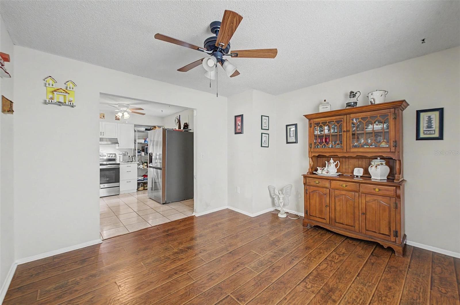 Single Family Residence at 1004 COOLWOOD PL, BRANDON, photo 6 of 44