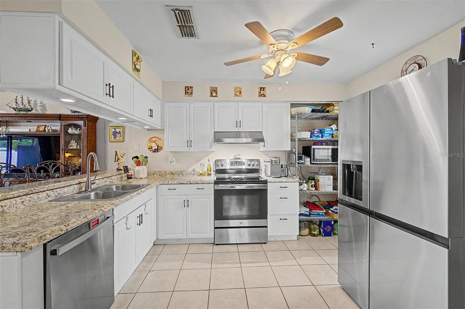 Single Family Residence at 1004 COOLWOOD PL, BRANDON, photo 9 of 44