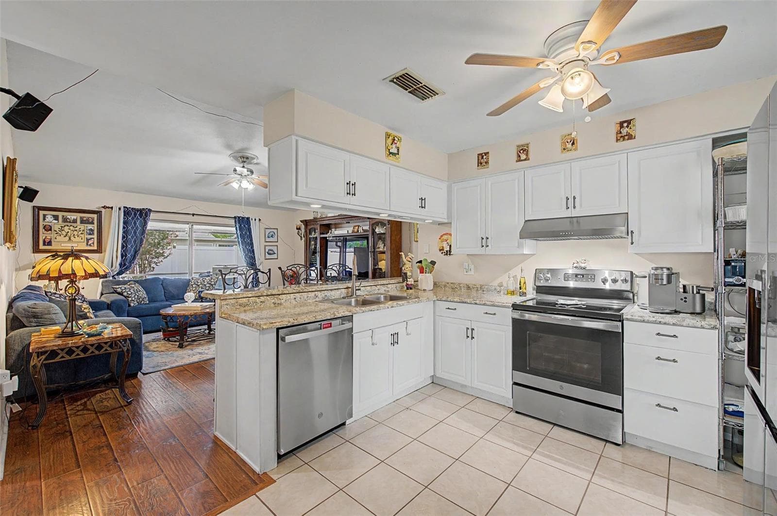 Single Family Residence at 1004 COOLWOOD PL, BRANDON, photo 10 of 44