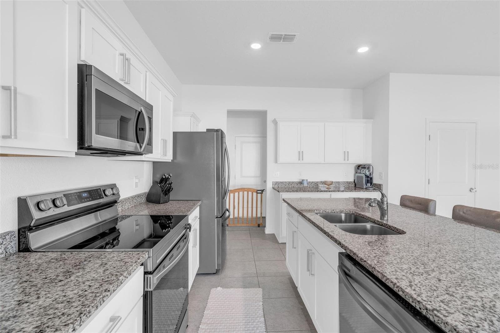 Single Family Residence at 2207 BEAR PEAK RD, MINNEOLA, photo 12 of 38