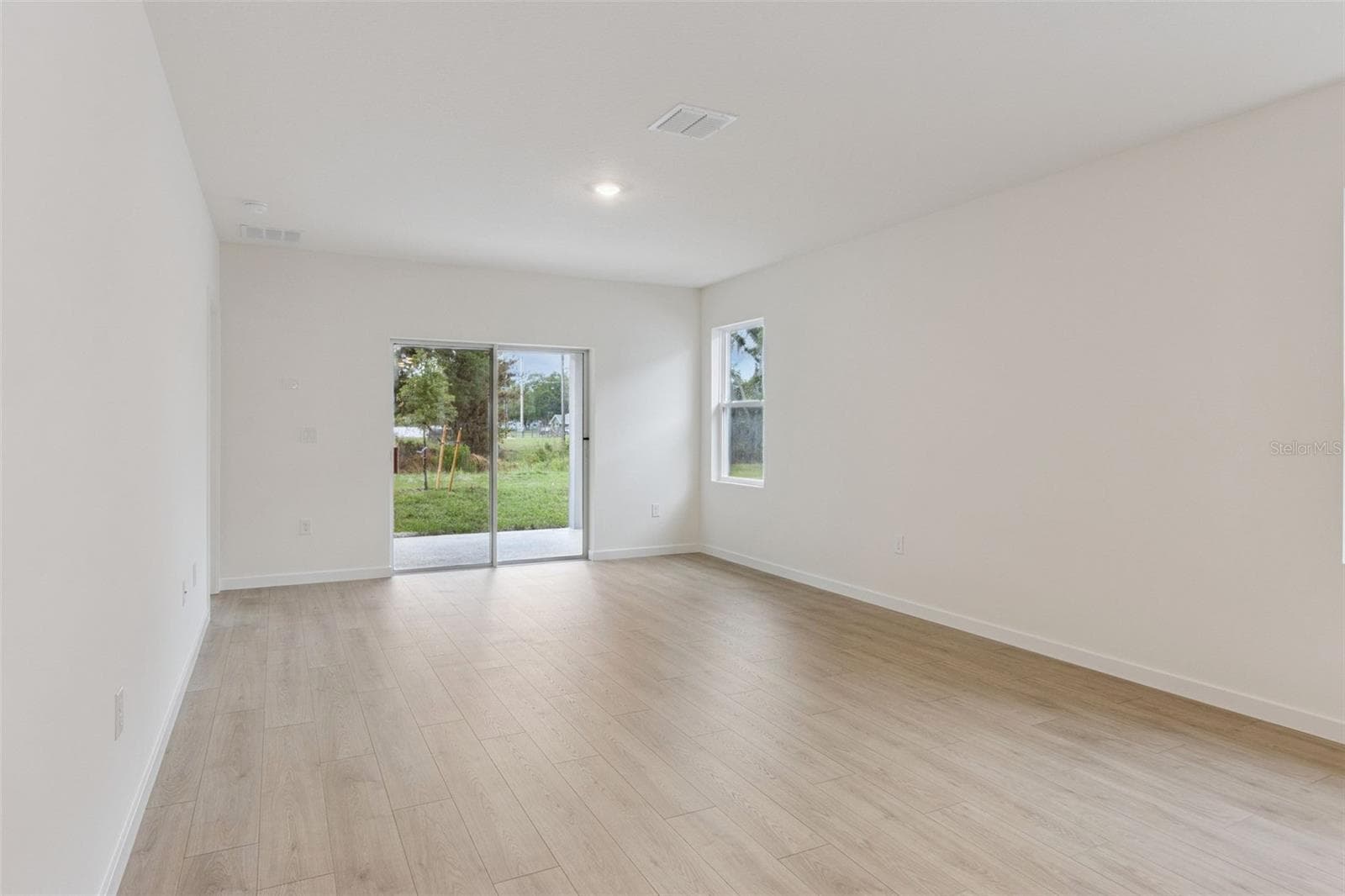 Single Family Residence at 1347 GRAND FLORA LN, SANFORD, photo 4 of 42