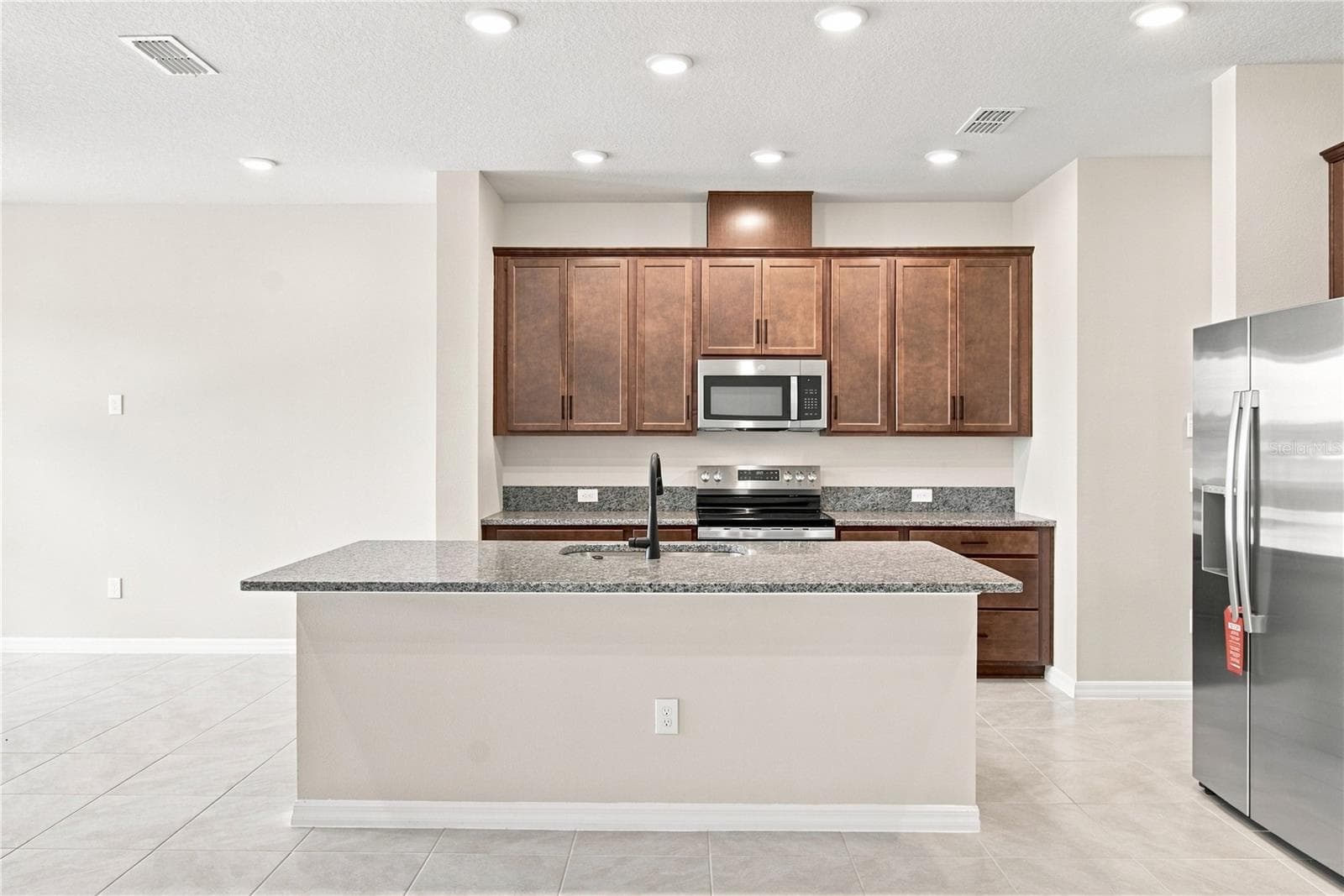 Kitchen - 5588 COOPERS HAWK CT, ST CLOUD