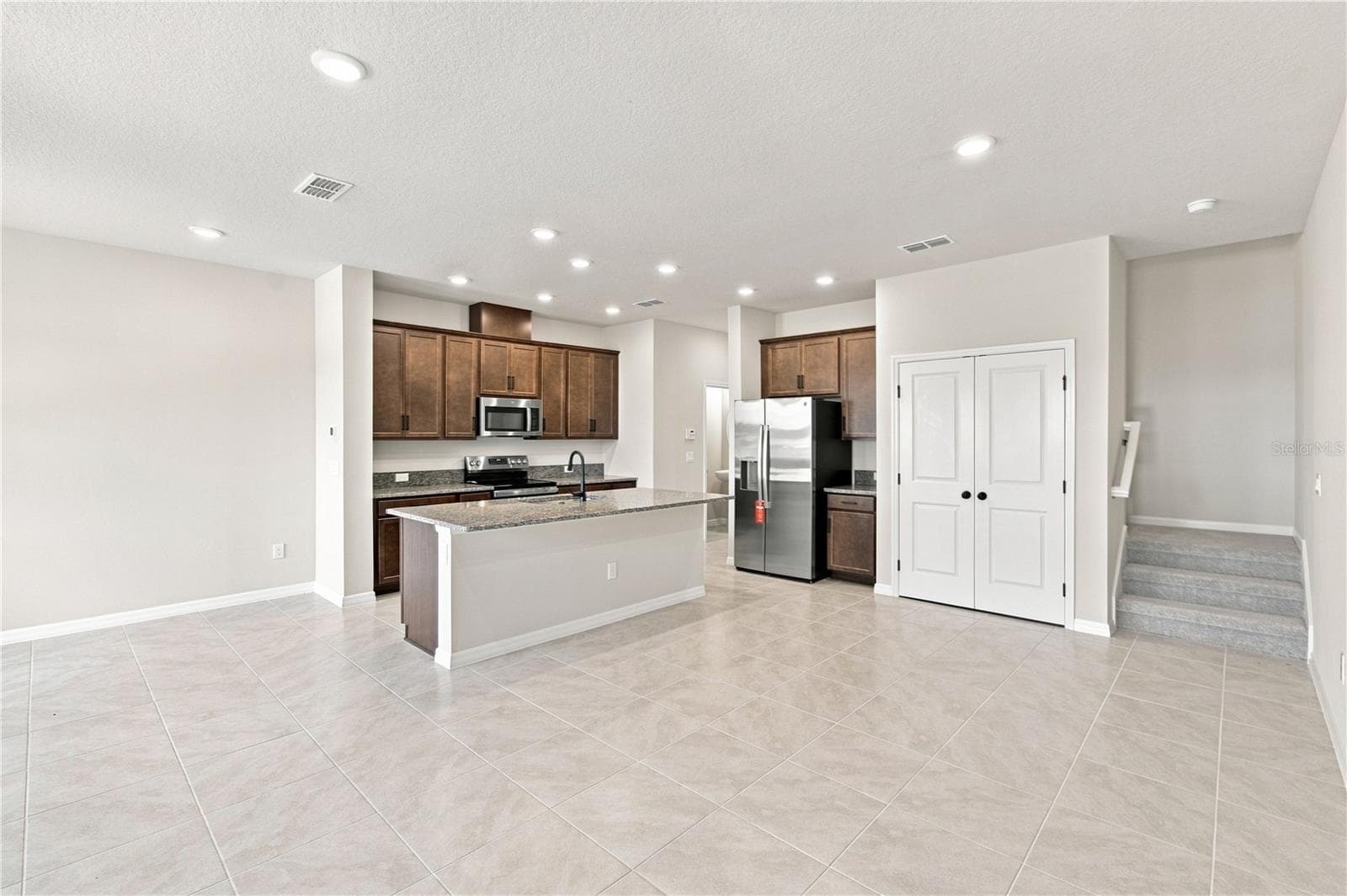 Kitchen - 5588 COOPERS HAWK CT, ST CLOUD