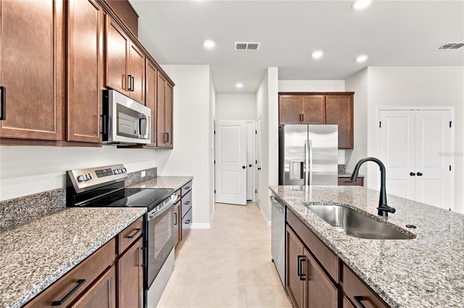 Kitchen - 5588 COOPERS HAWK CT, ST CLOUD