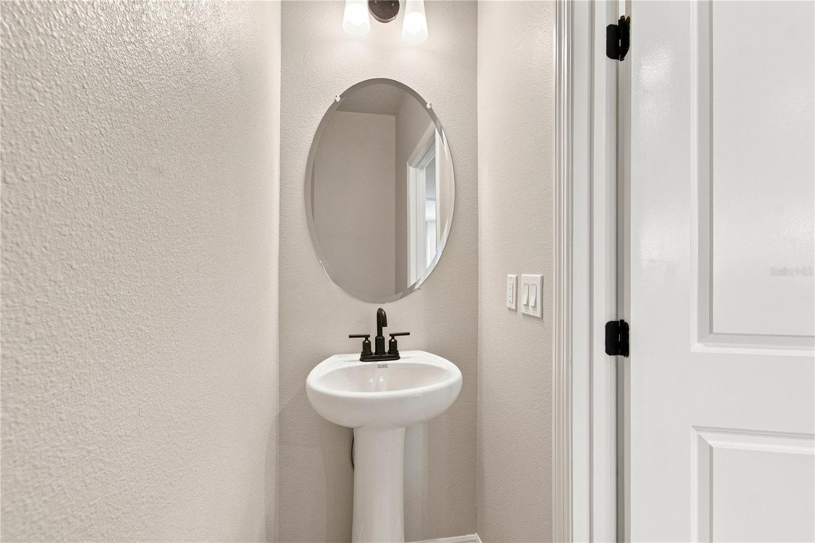 Powder Bath - 5588 COOPERS HAWK CT, ST CLOUD