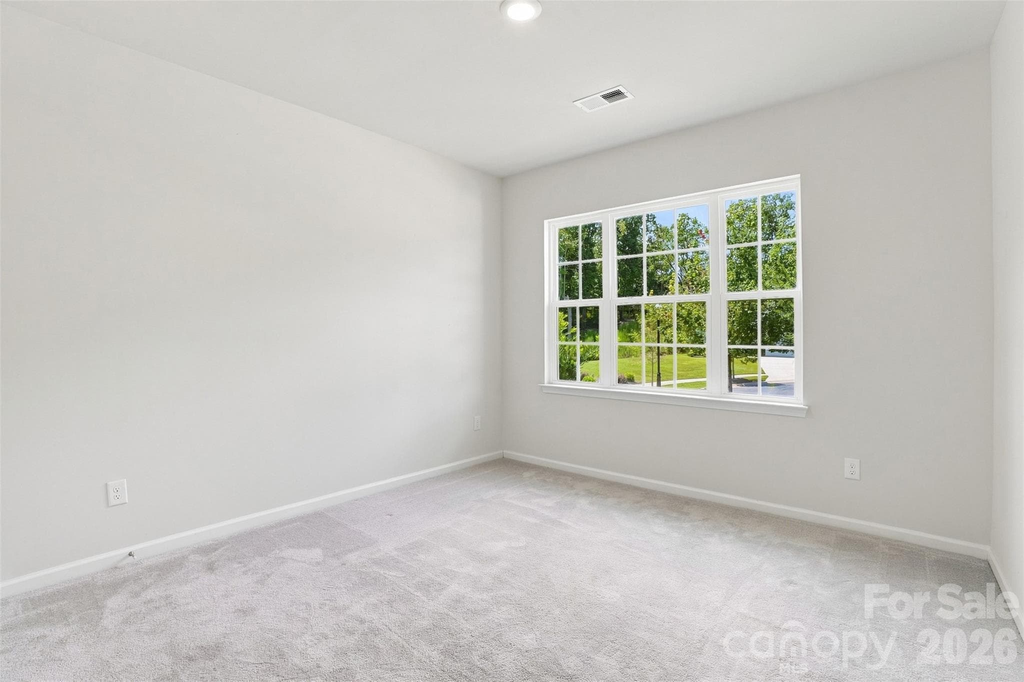 Main level secondary bedroom - 3065 Rosseau Lane, Mount Holly