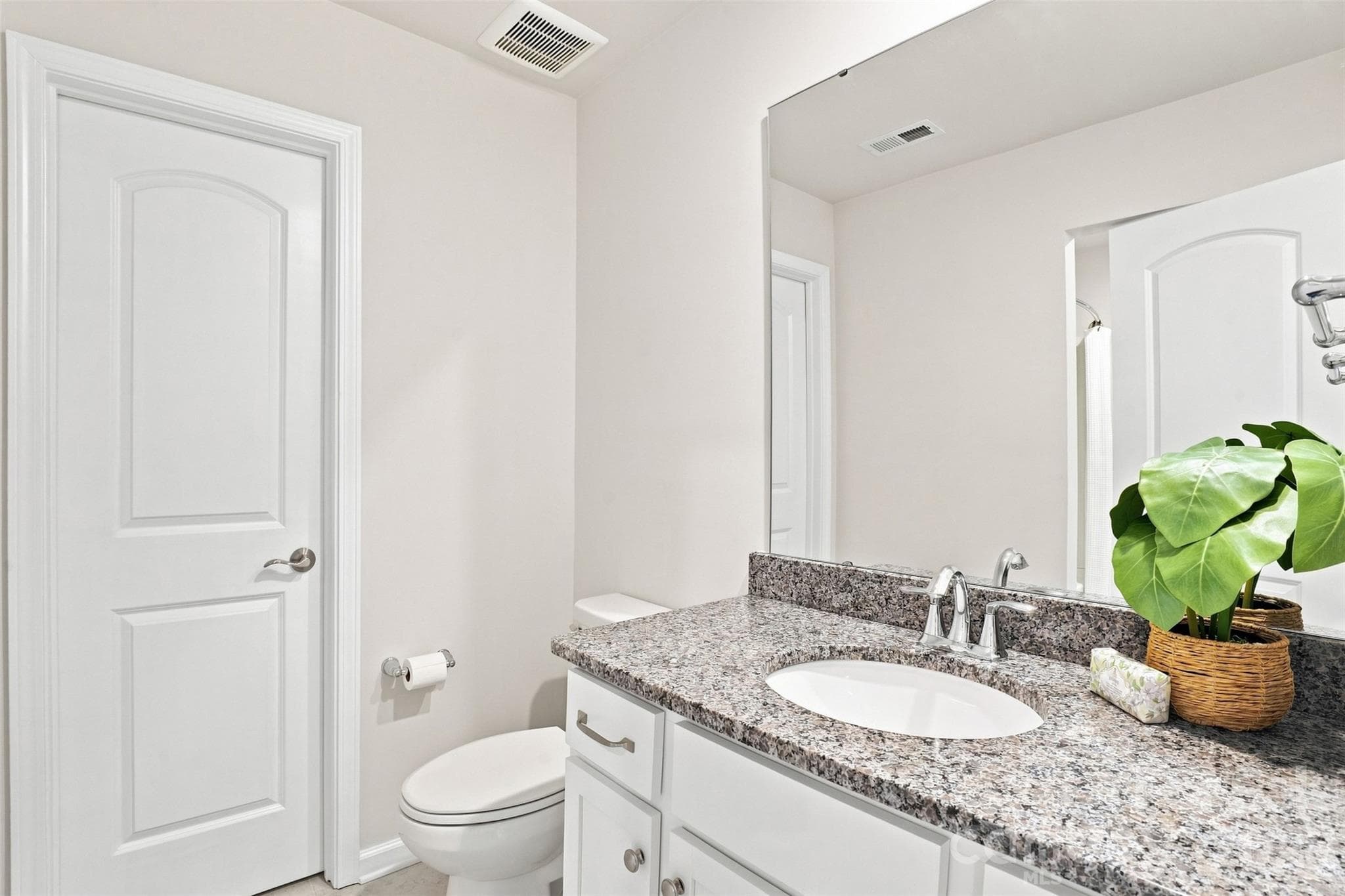 Upstairs bath - 3065 Rosseau Lane, Mount Holly