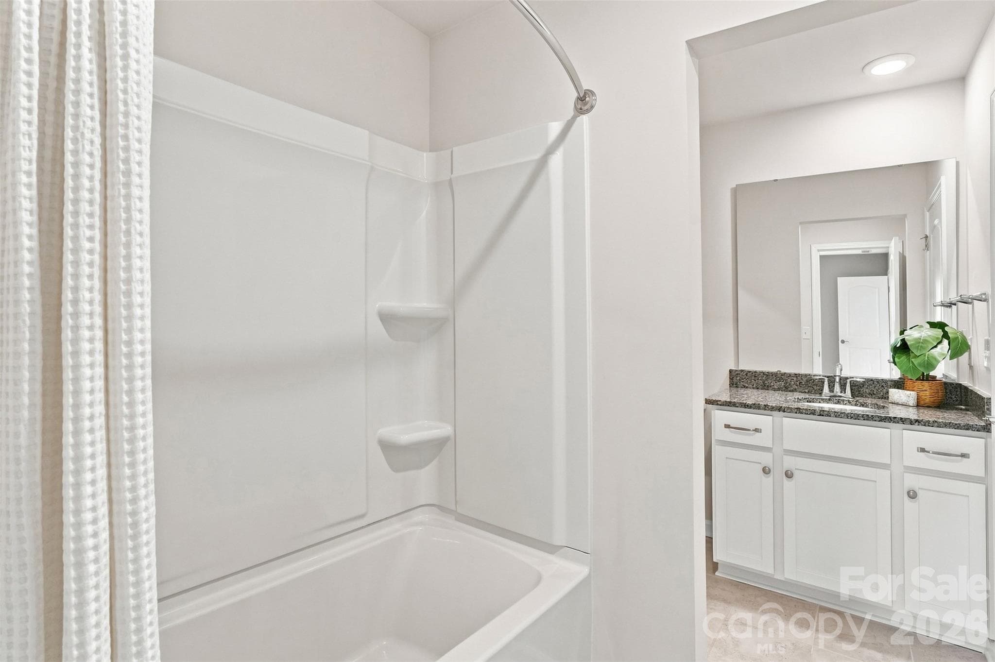 Upstairs bath - 3065 Rosseau Lane, Mount Holly