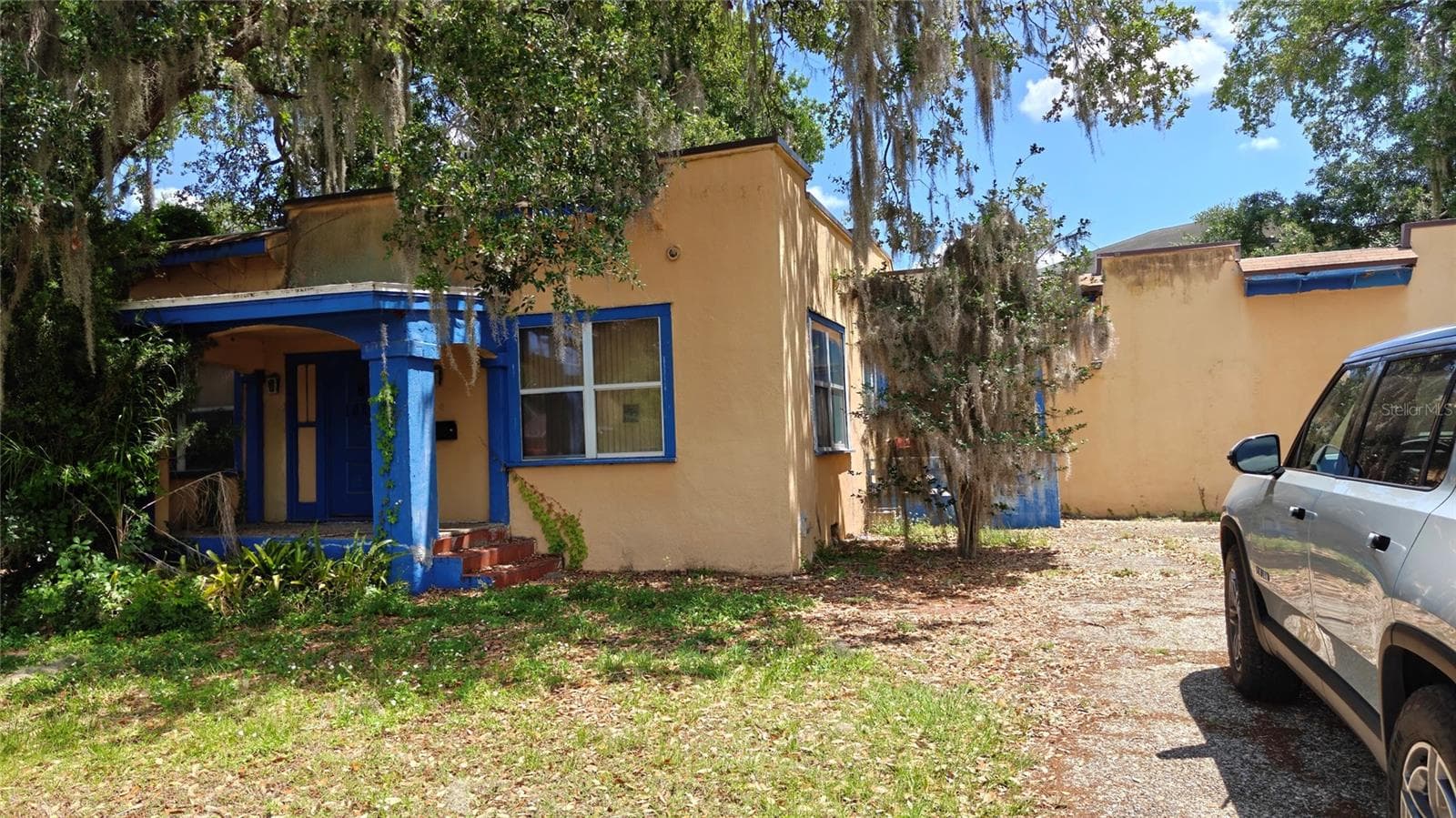 1024 AVON AVE