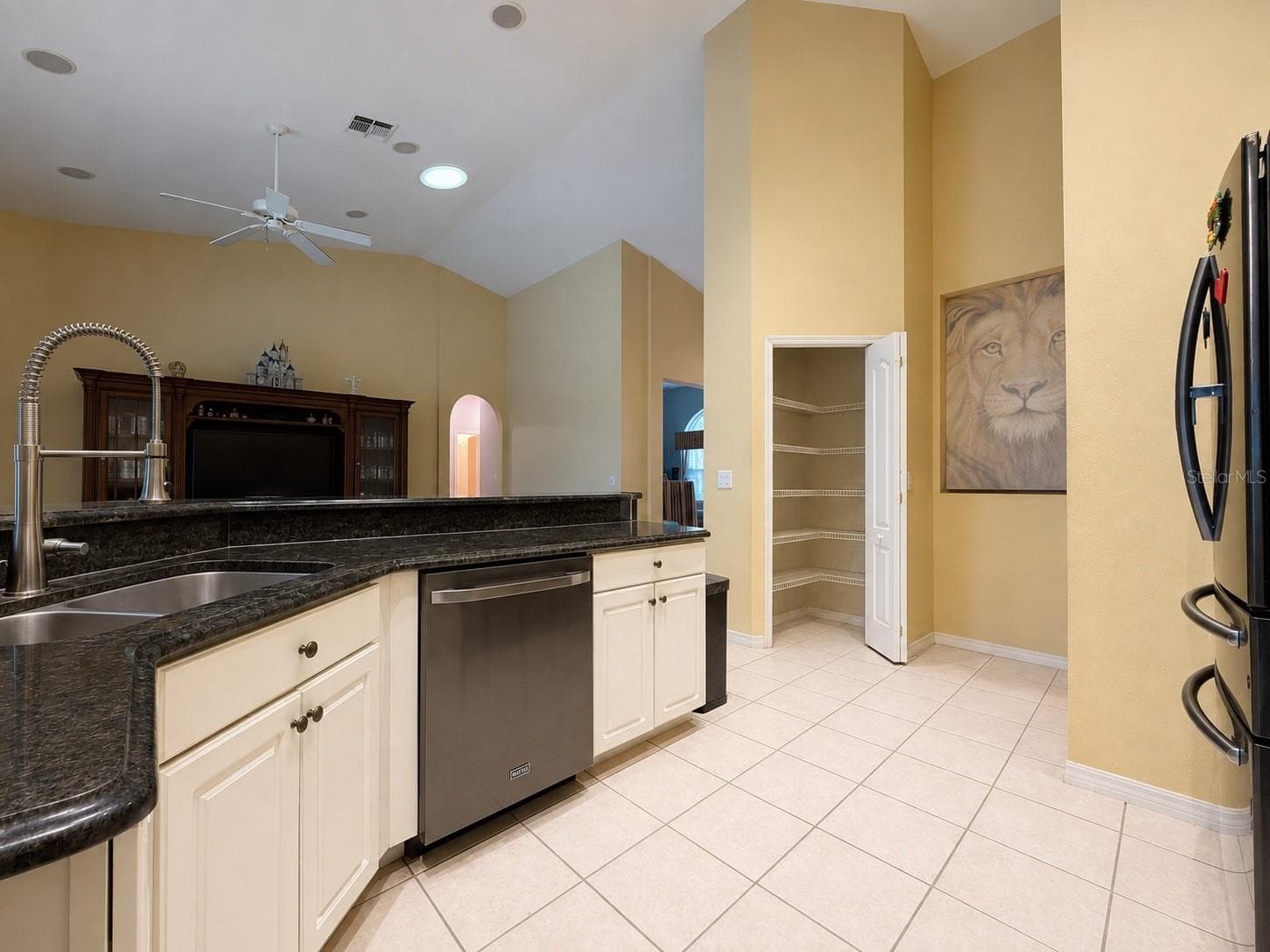 Single Family Residence at 3637 DEVEREAUX CT, ORLANDO, photo 9 of 38