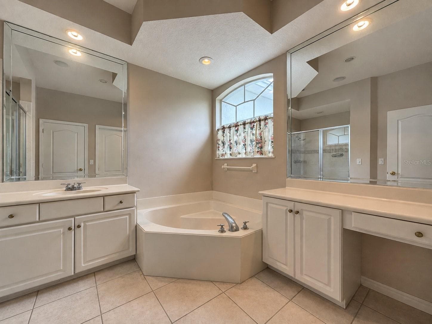 Single Family Residence at 3637 DEVEREAUX CT, ORLANDO, photo 12 of 38