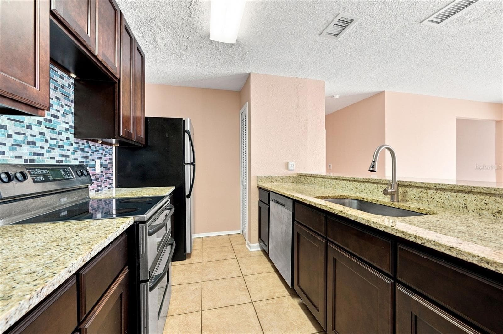 Kitchen - 10836 VENICE CIR, TAMPA