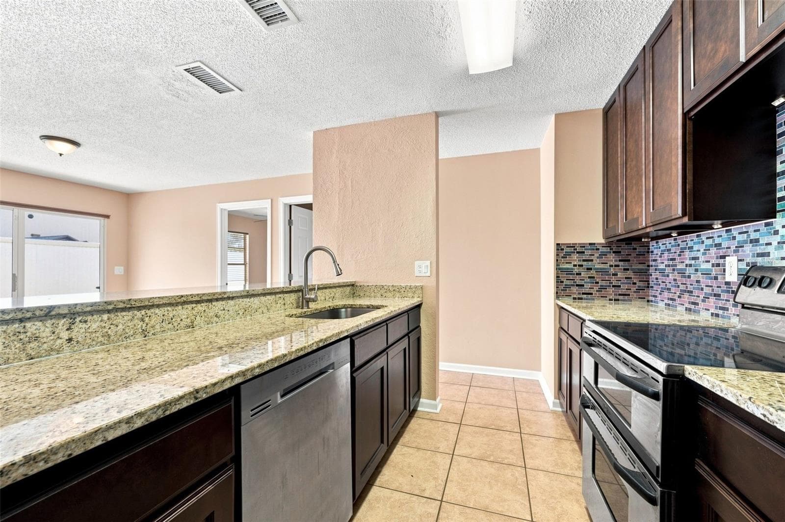 Kitchen - 10836 VENICE CIR, TAMPA