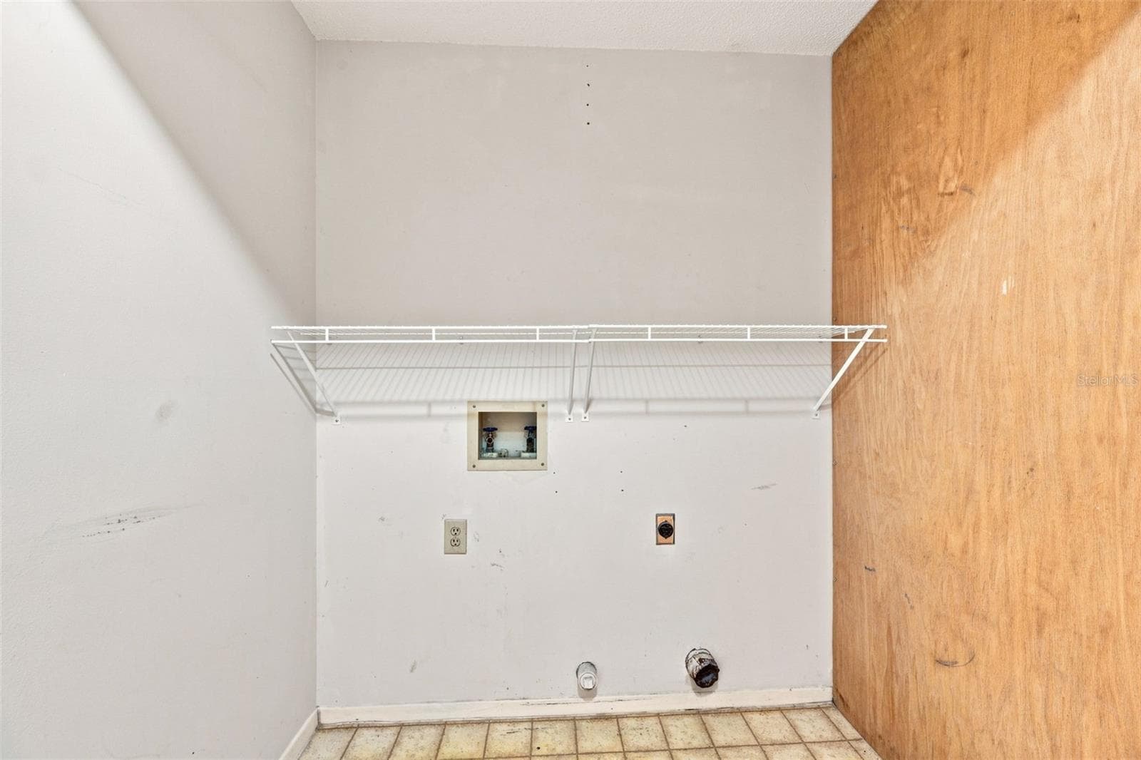 Laundry Closet - 10836 VENICE CIR, TAMPA