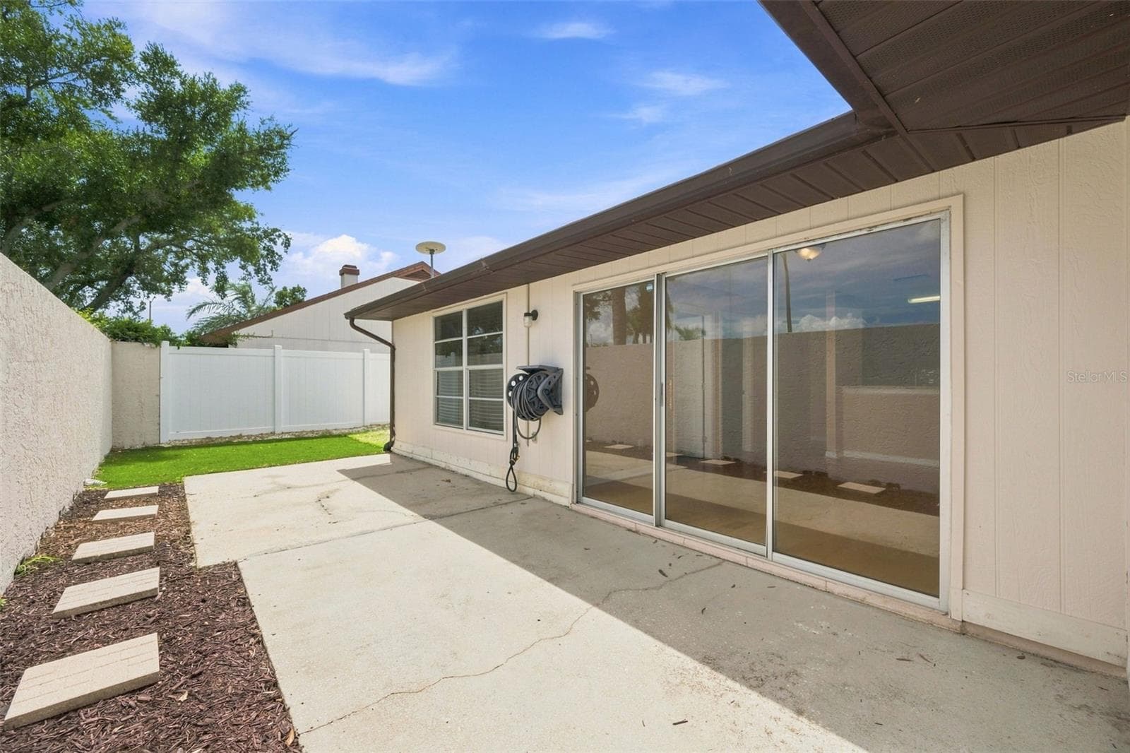 Side Yard - 10836 VENICE CIR, TAMPA