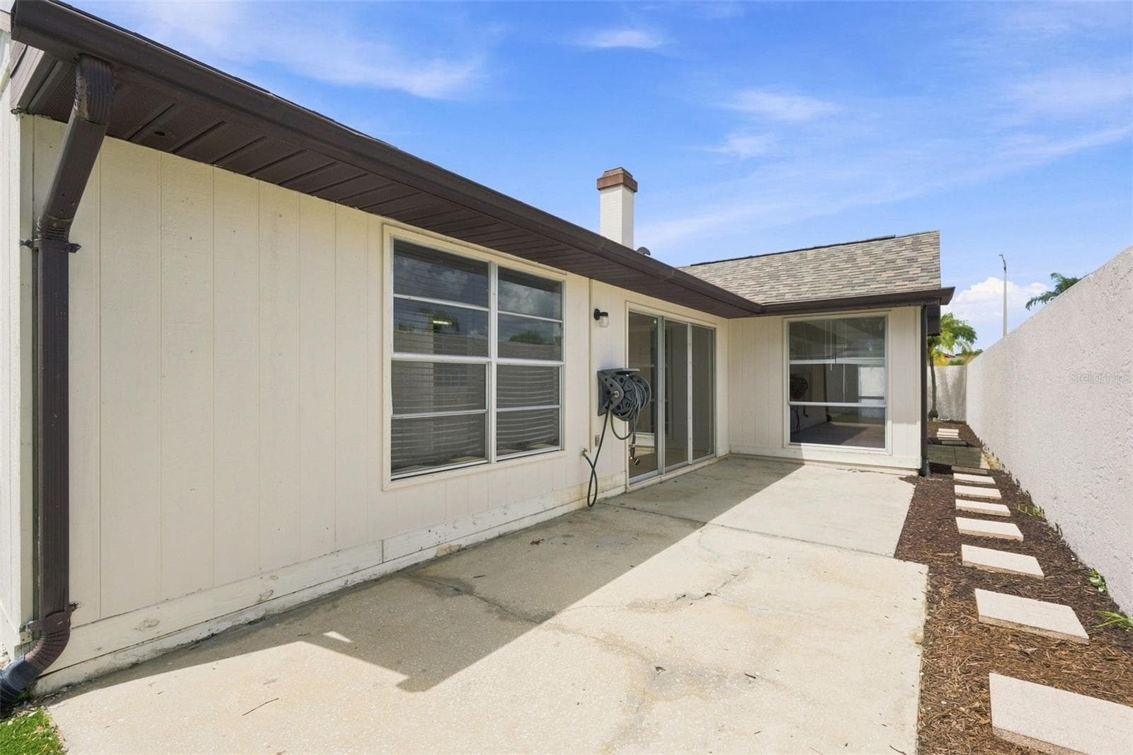 Side Yard - 10836 VENICE CIR, TAMPA