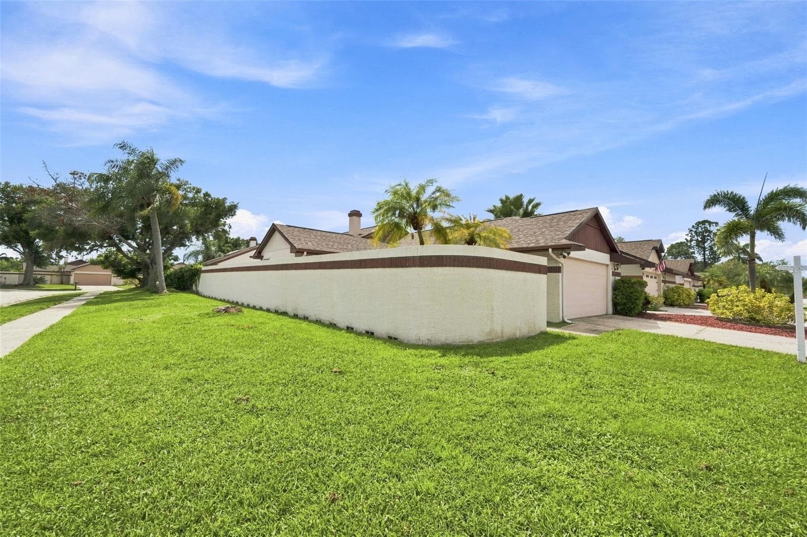Side Yard - 10836 VENICE CIR, TAMPA