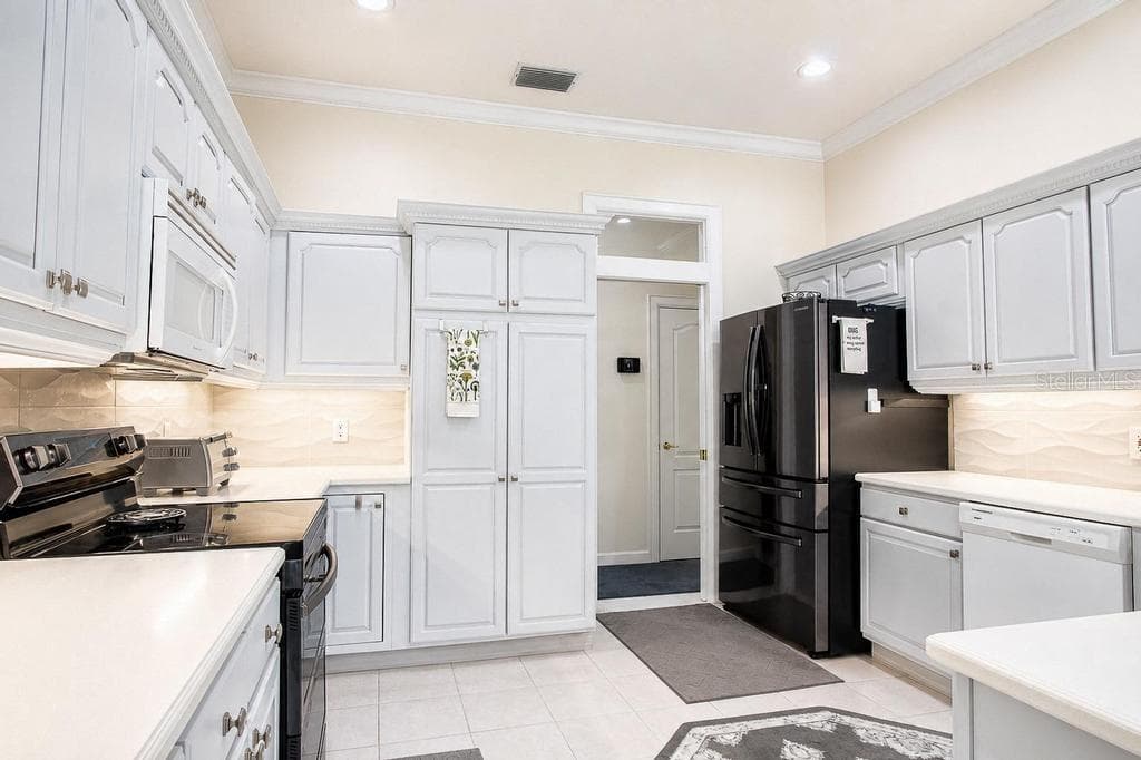 Single Family Residence at 9606 CAMBERLEY CIR, ORLANDO, photo 35 of 58