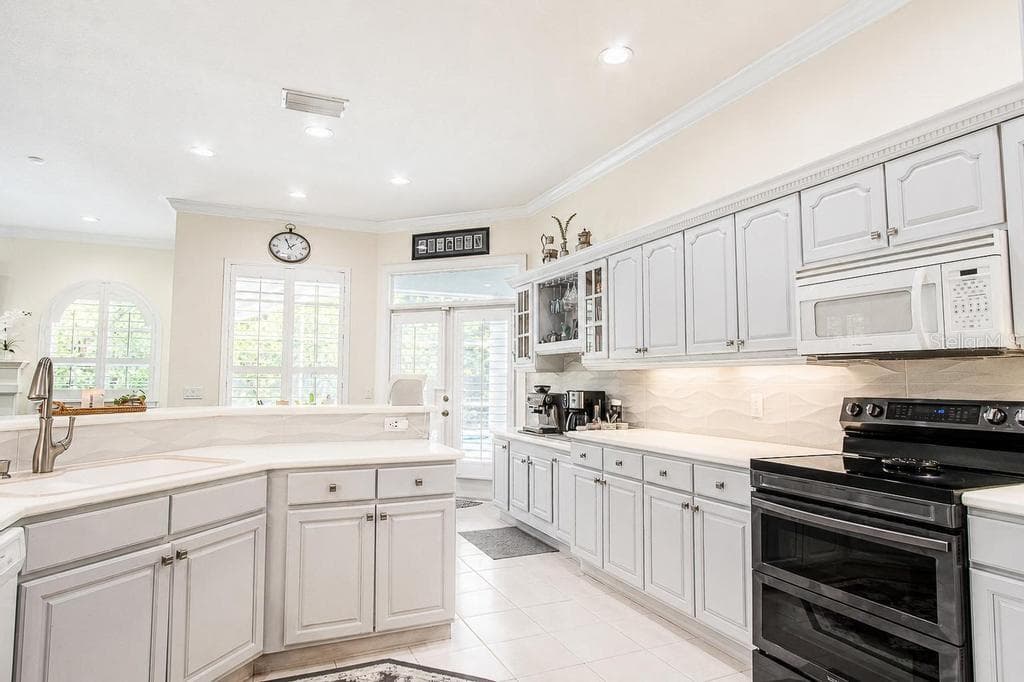 Single Family Residence at 9606 CAMBERLEY CIR, ORLANDO, photo 36 of 58
