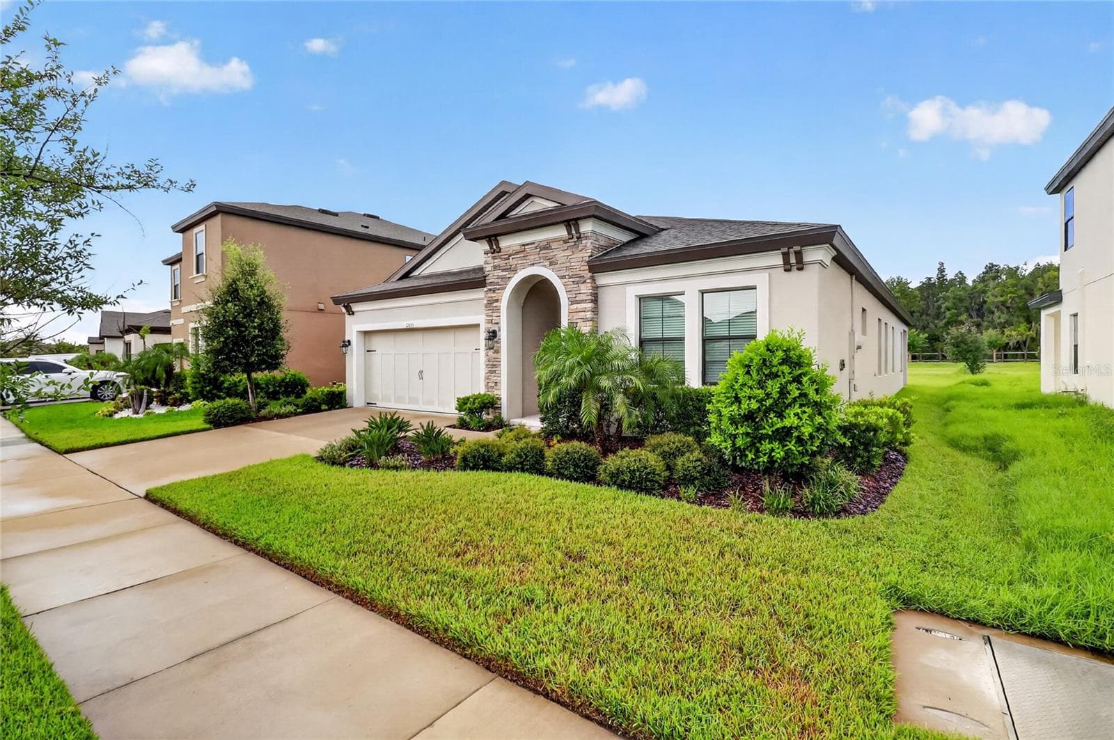 Single Family Residence at 12635 SHETLAND WALK DR, LITHIA, photo 2 of 57