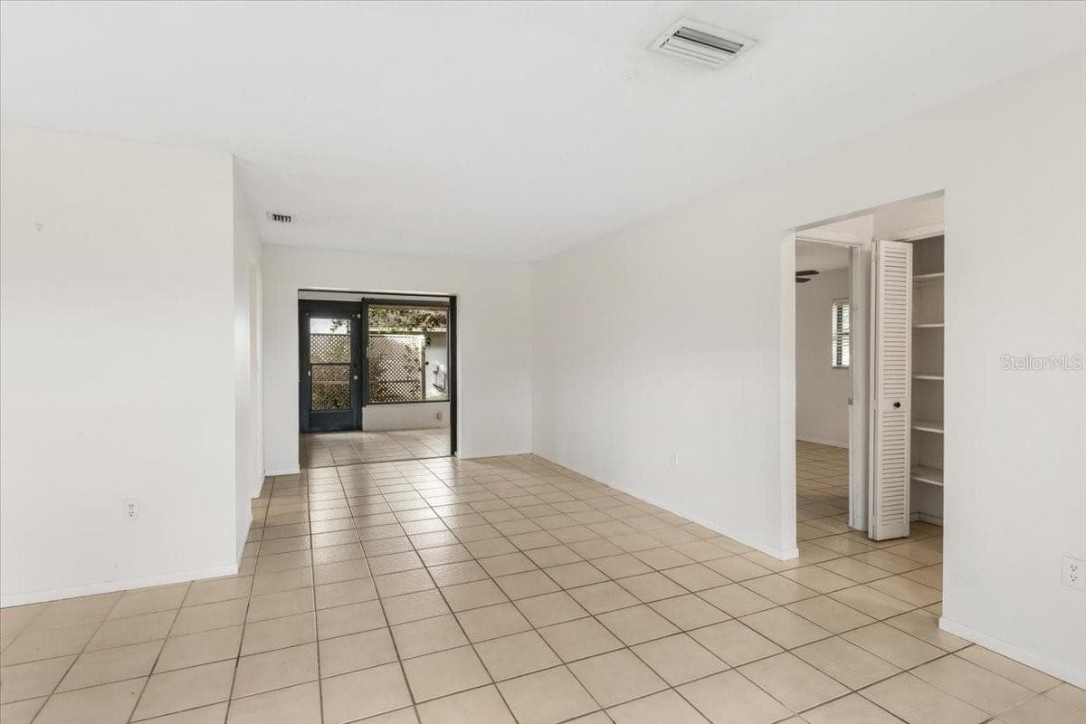 Single Family Residence at 1608 BOB O LINK DR, VENICE, photo 11 of 43