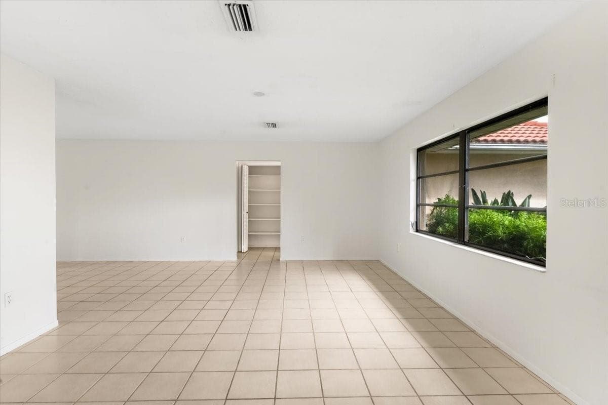 Single Family Residence at 1608 BOB O LINK DR, VENICE, photo 12 of 43