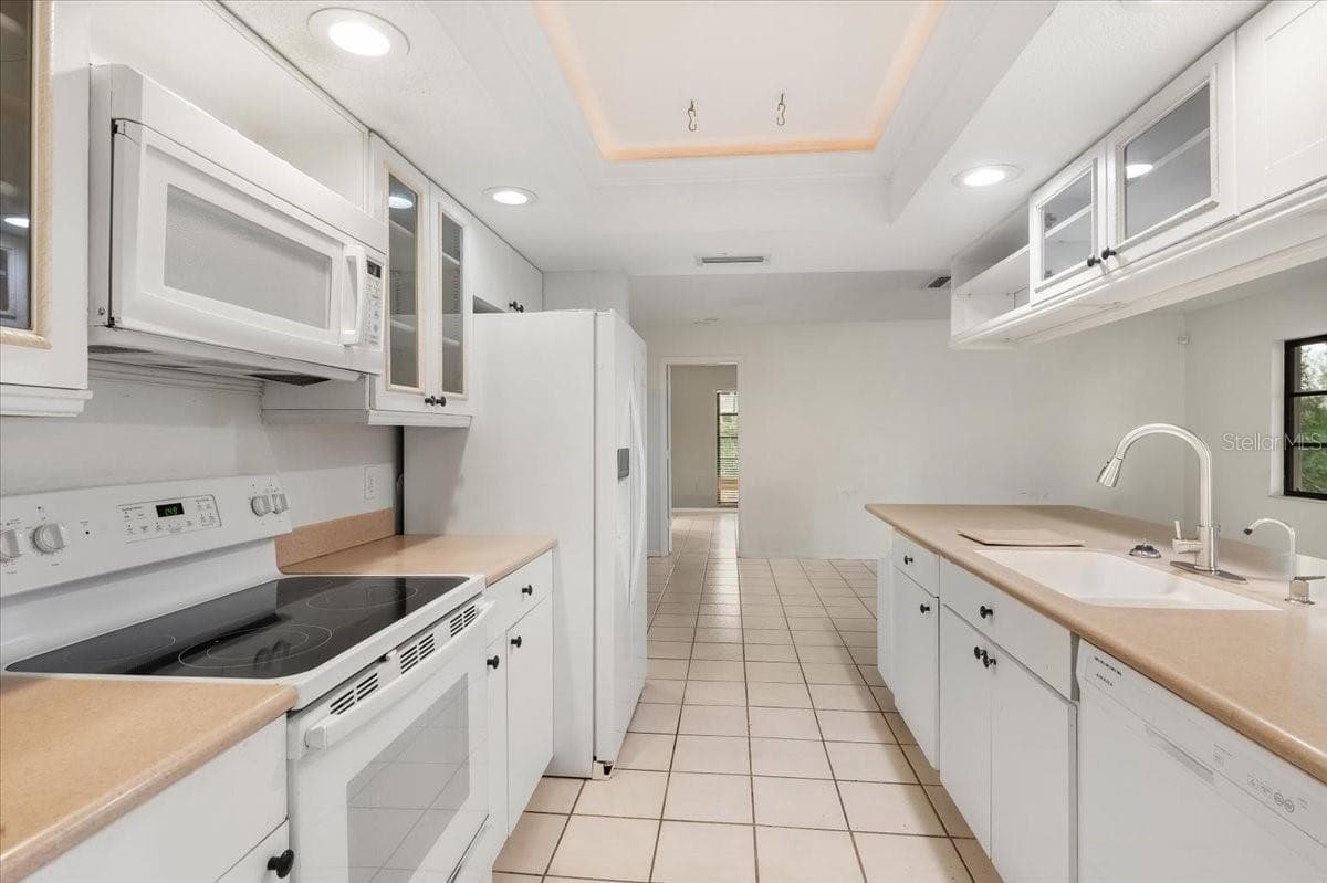 Single Family Residence at 1608 BOB O LINK DR, VENICE, photo 16 of 43