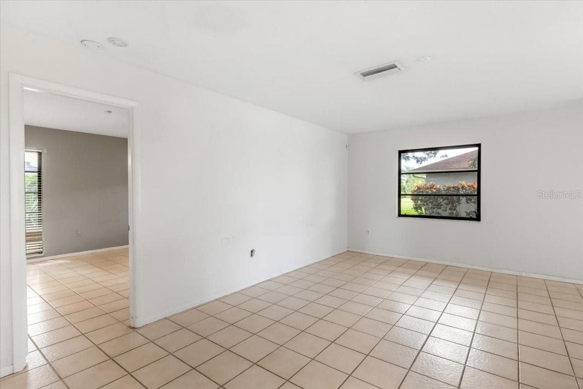 Single Family Residence at 1608 BOB O LINK DR, VENICE, photo 18 of 43