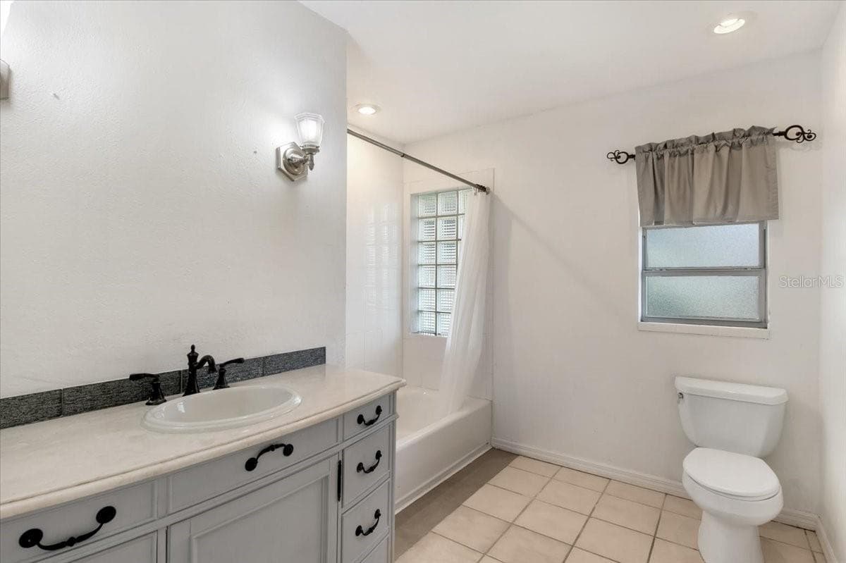 Single Family Residence at 1608 BOB O LINK DR, VENICE, photo 28 of 43