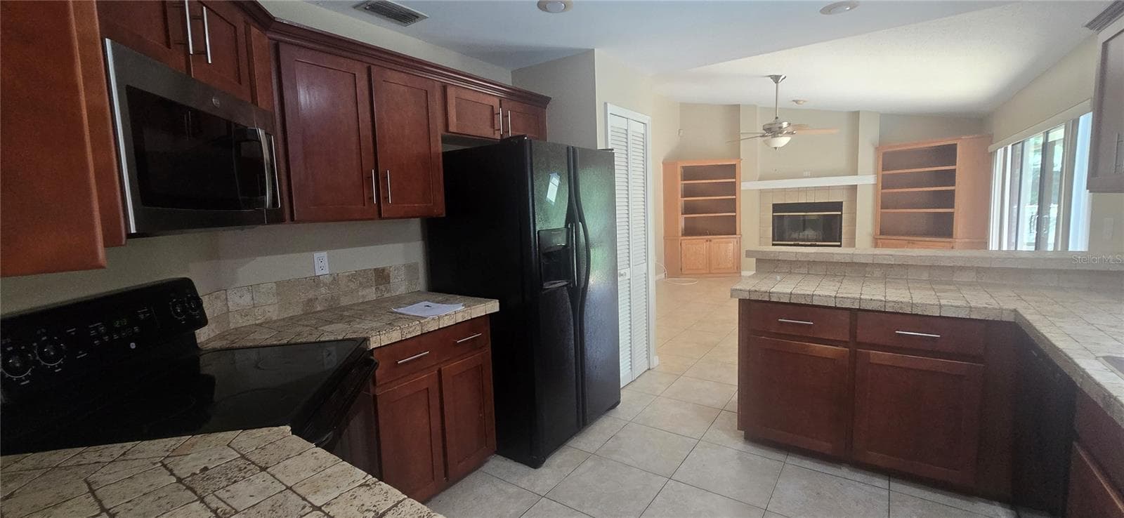 Single Family Residence at 1142 ODAY DR, WINTER SPRINGS, photo 2 of 11