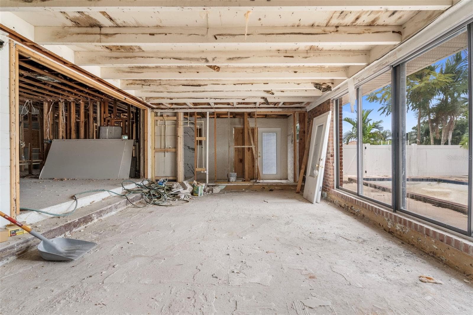 Single Family Residence at 9570 SUN ISLE DR NE, ST PETERSBURG, photo 16 of 35